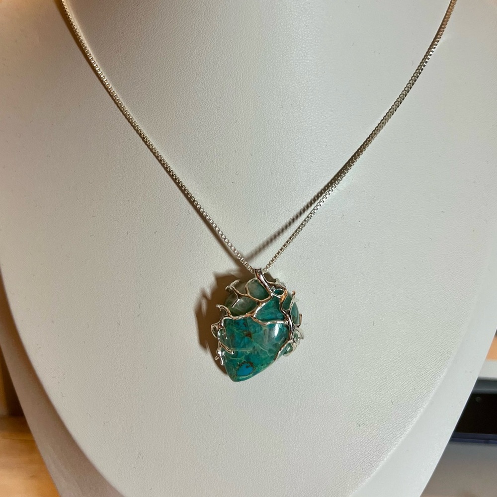 MAXIMALIST. Shattuckaite Pendant with Silver Fixing and box chain.